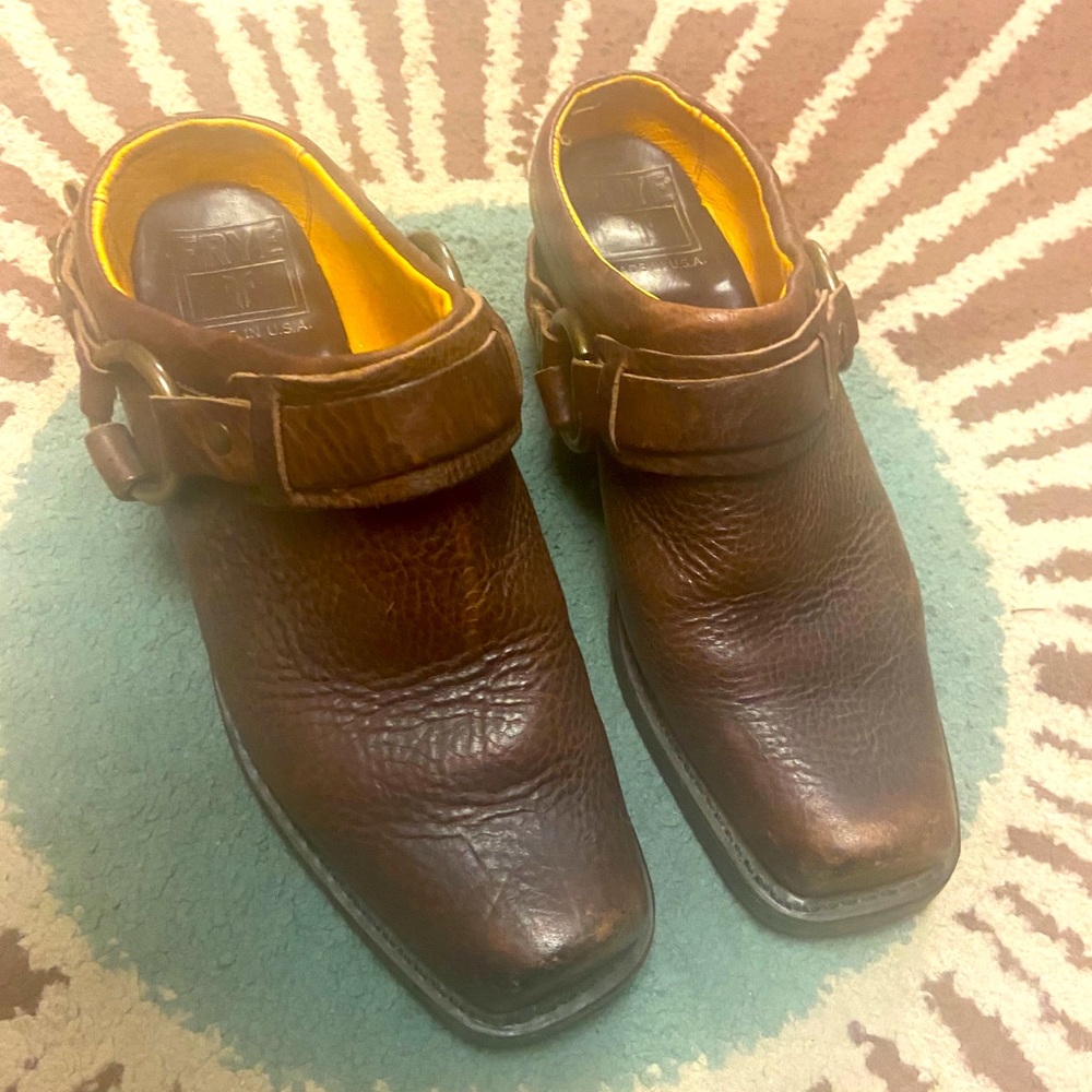 ꧁𝕊𝕆𝕃𝔻!꧂Frye slip on, square toe🤎🐴